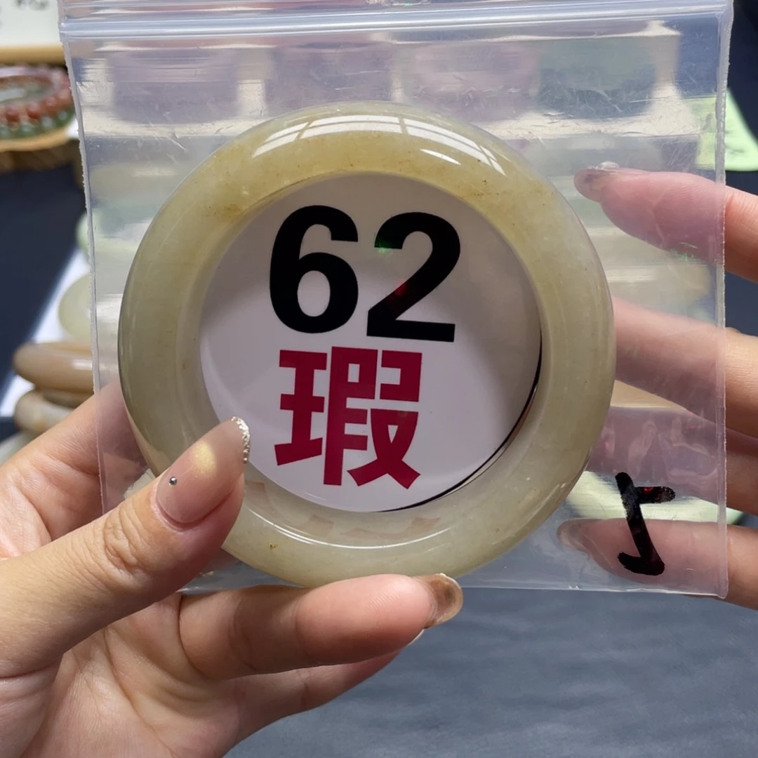 未镶嵌手镯石英岩玉