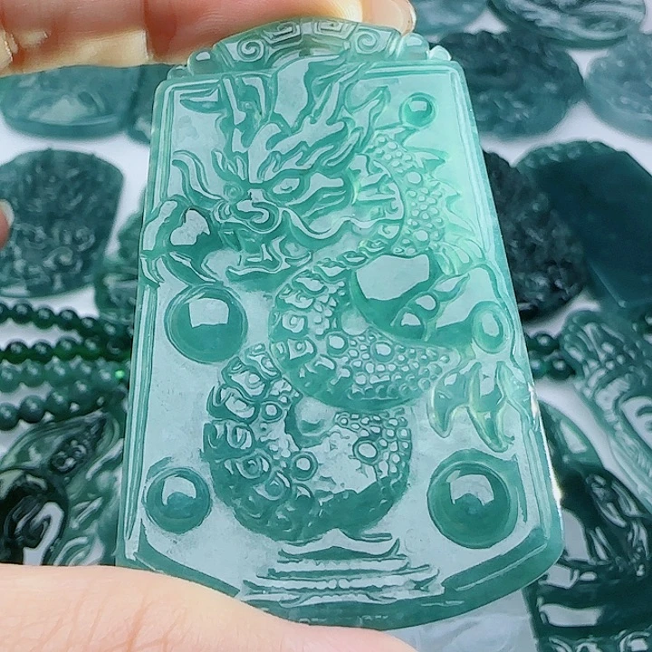 翡翠未镶嵌颈饰多样性发货天然的A货翡翠