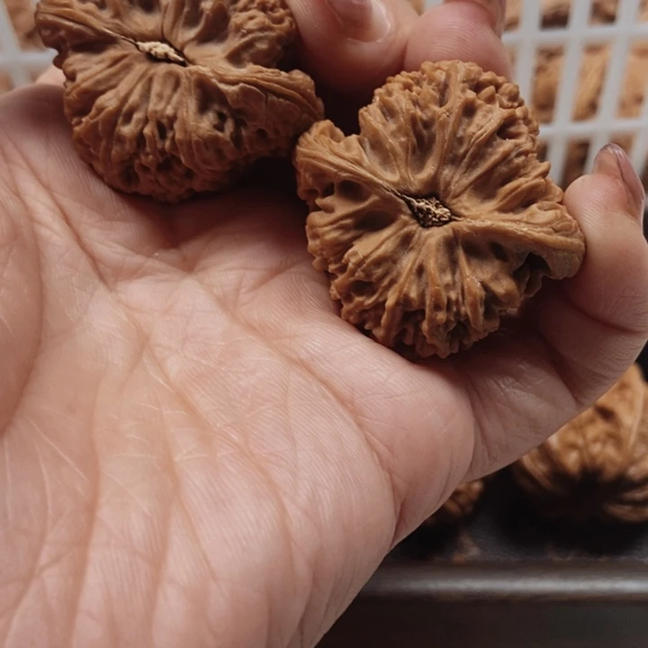 苏***陌吊坠文玩核桃南疆核桃核桃核桃
