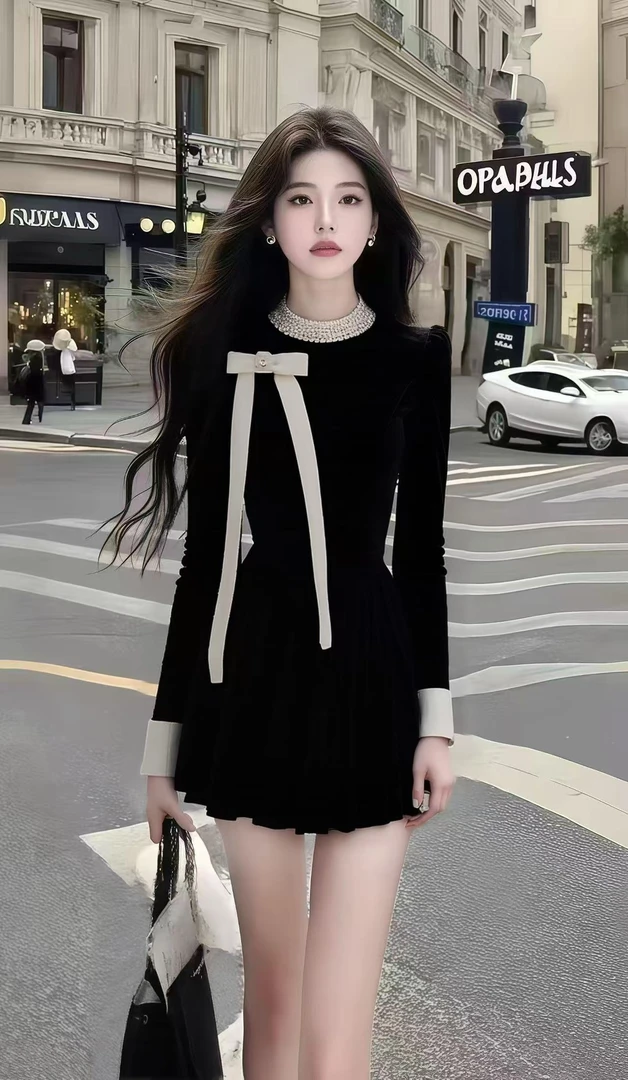 2025秋季新款轻奢高端黑色圆领长袖收腰连衣裙女小众设计显瘦短裙