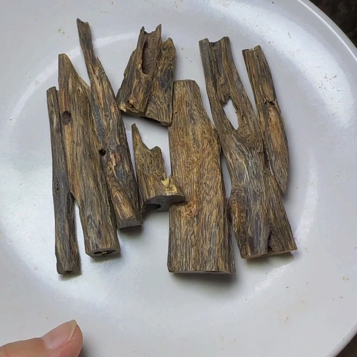 乡***园树脂制品绿奇楠虫漏树心料52克