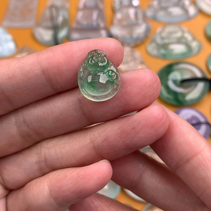 颈饰未镶嵌翡翠……