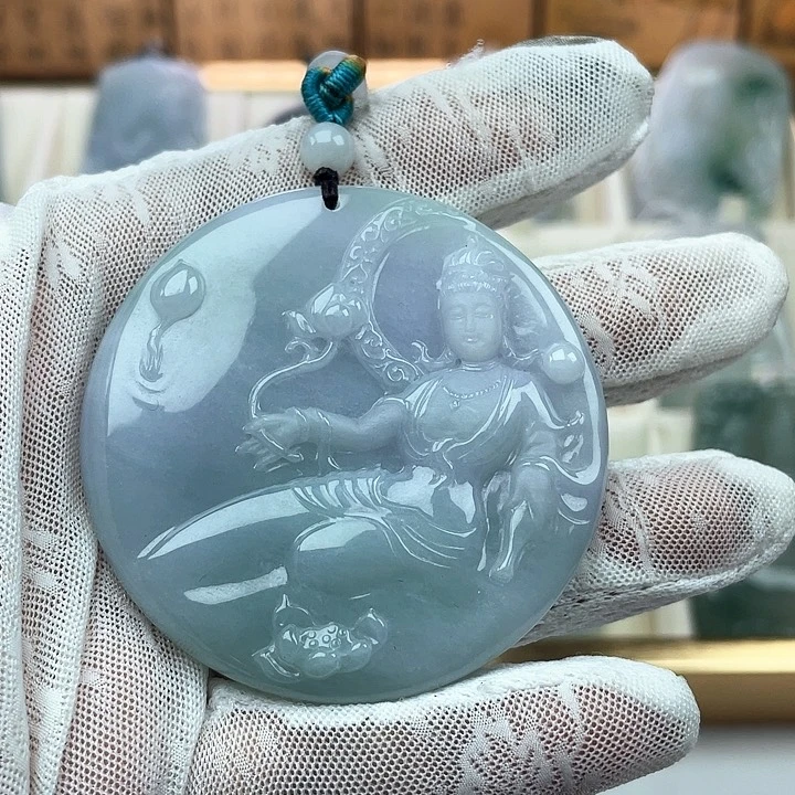 翡翠未镶嵌颈饰天然翡翠自在观音