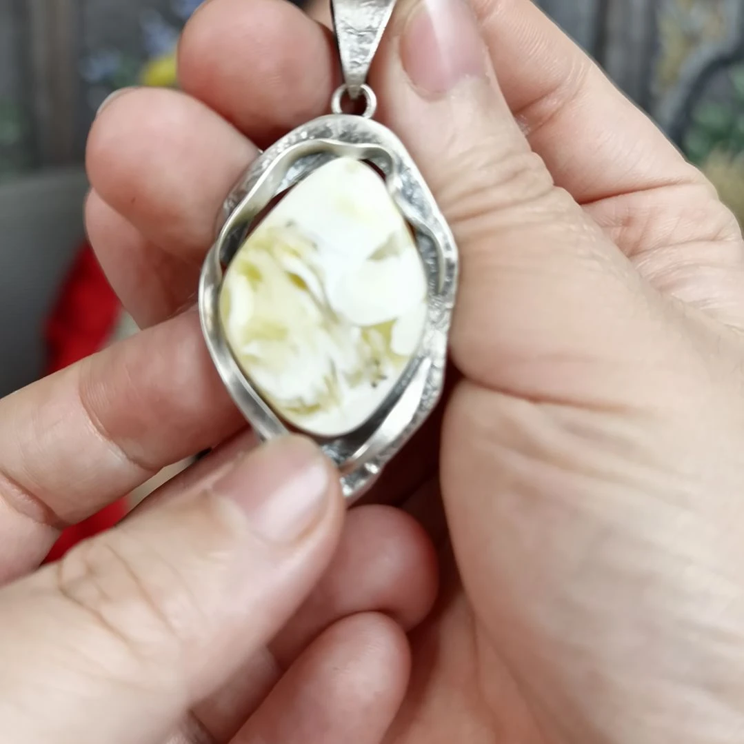 琥珀颈饰银S925镶嵌吊坠