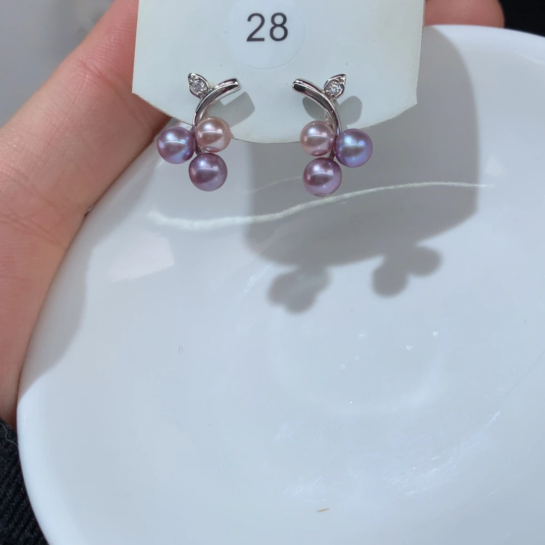 李****淡水珍珠银S925镶嵌耳饰