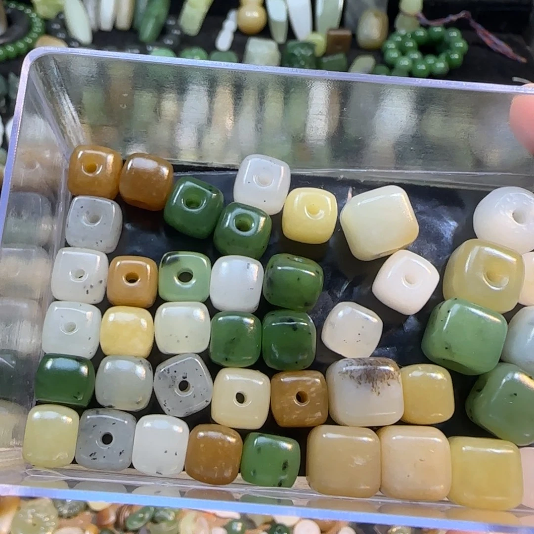 和田玉未镶嵌颈饰8mm方糖方块