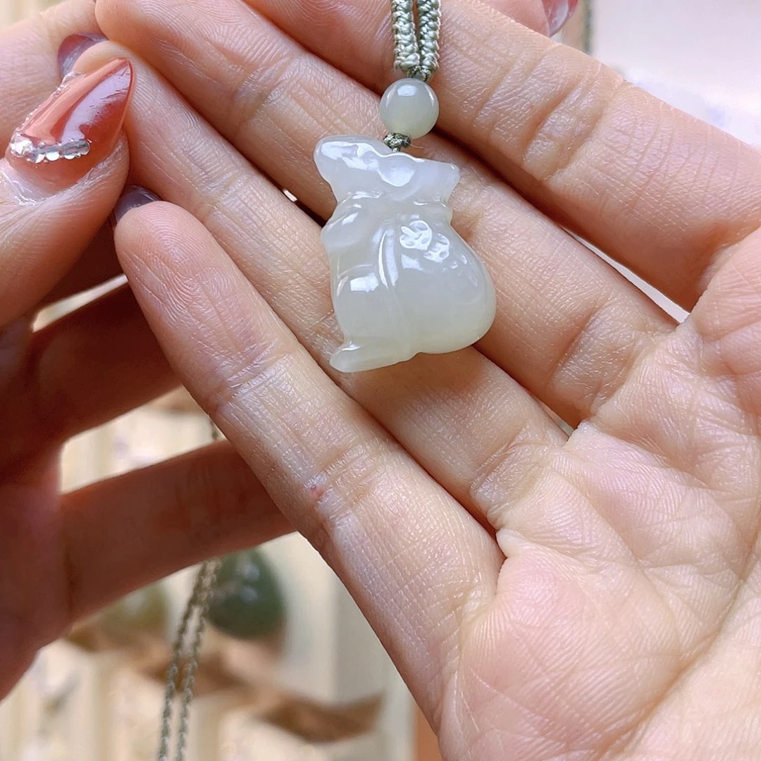 和田玉吊坠(赠链)未镶嵌亿**气