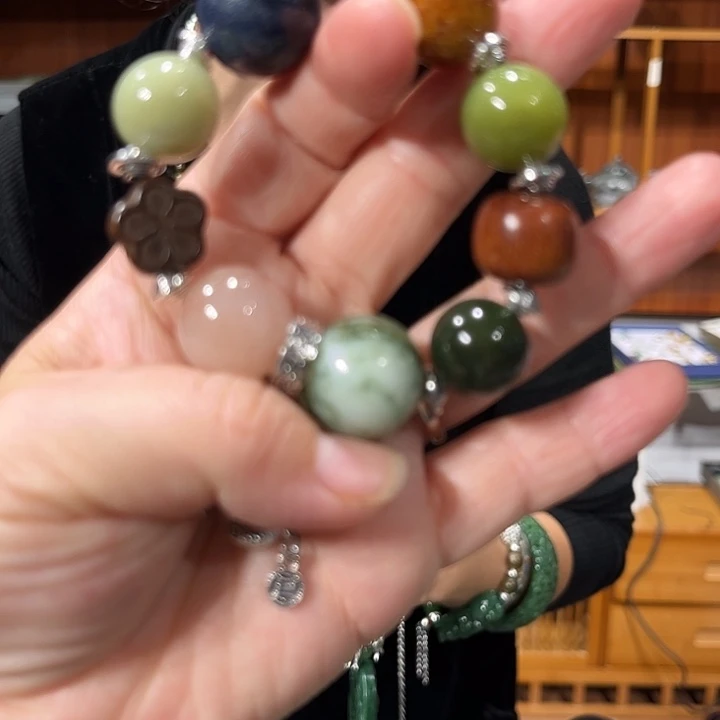 颈饰未镶嵌和田玉（糖玉）