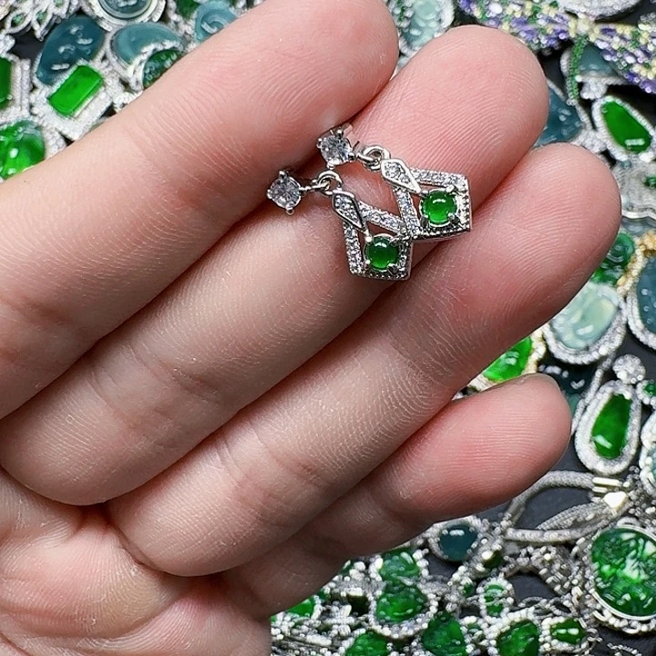 翡翠颈饰未镶嵌天然A货翡翠放漏