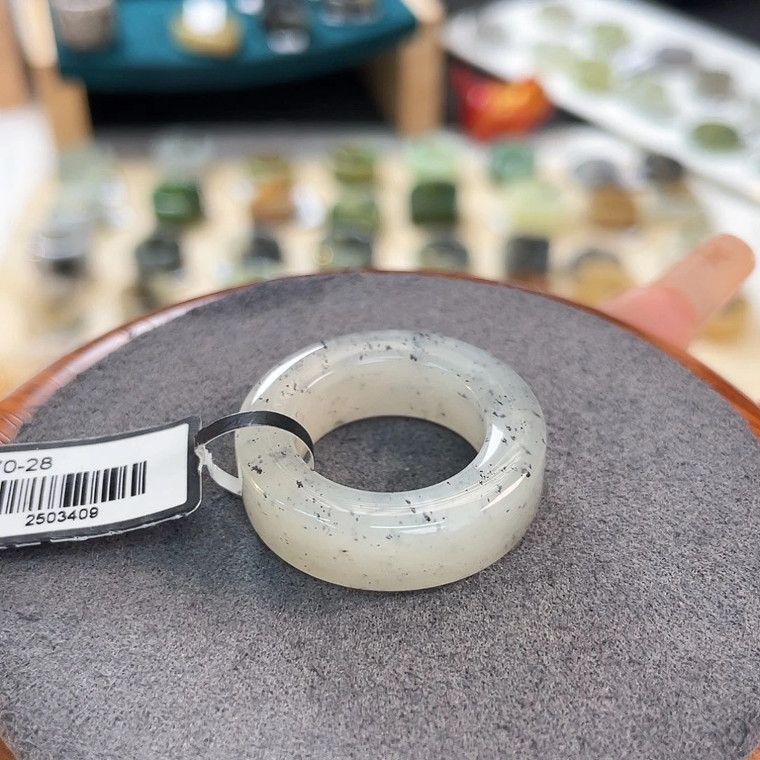 和田玉未镶嵌戒指c47 冰底点墨直切17.9