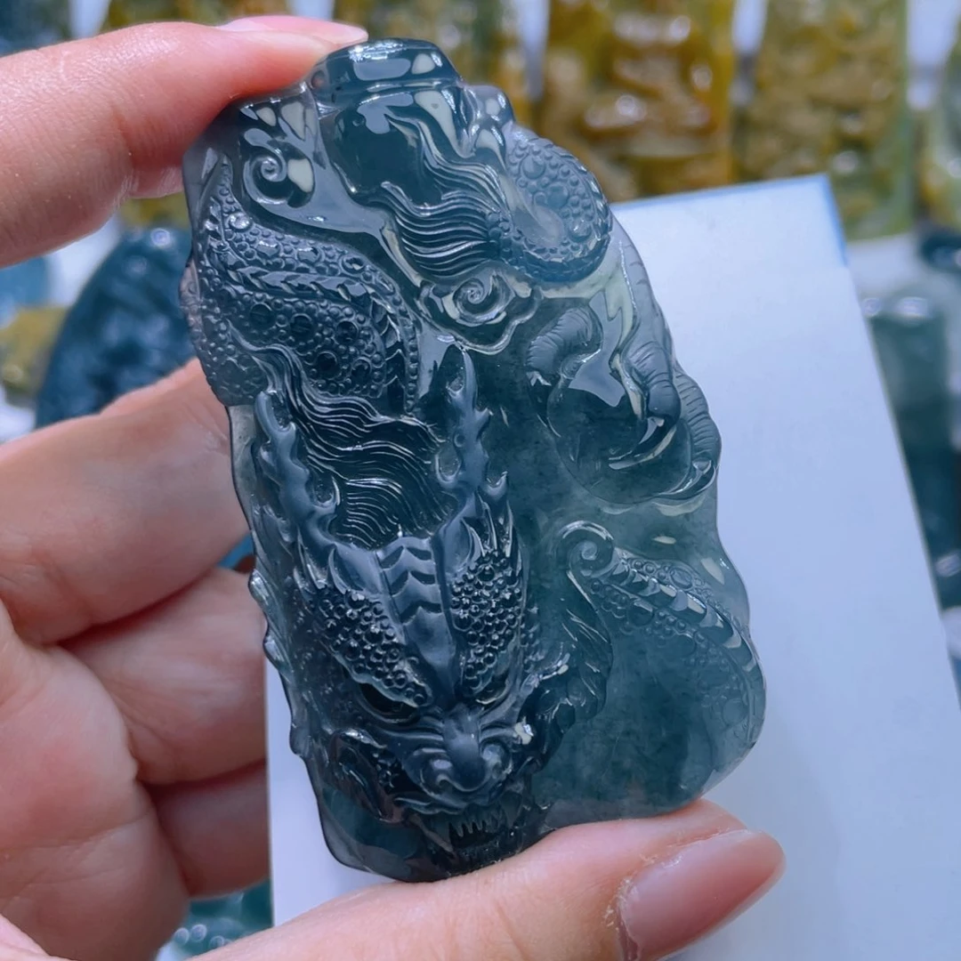 翡翠未镶嵌颈饰哈**滴