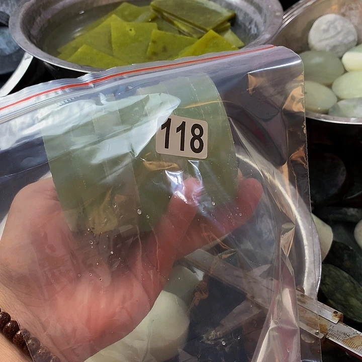 蛇纹石玉未镶嵌珠宝半成品静*