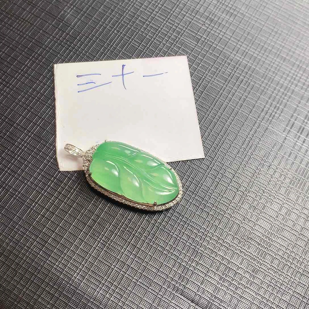 翡翠颈饰18K金镶嵌翡翠