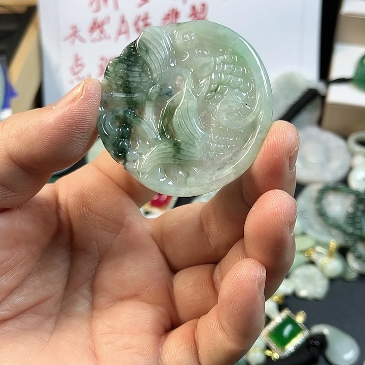 翡翠未镶嵌吊坠(赠链)
