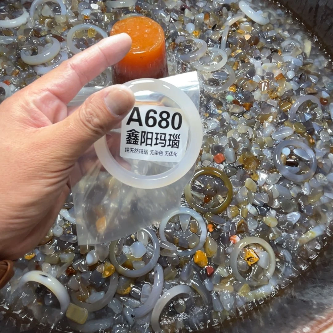 付****玛瑙/玉髓未镶嵌手镯灰白色680