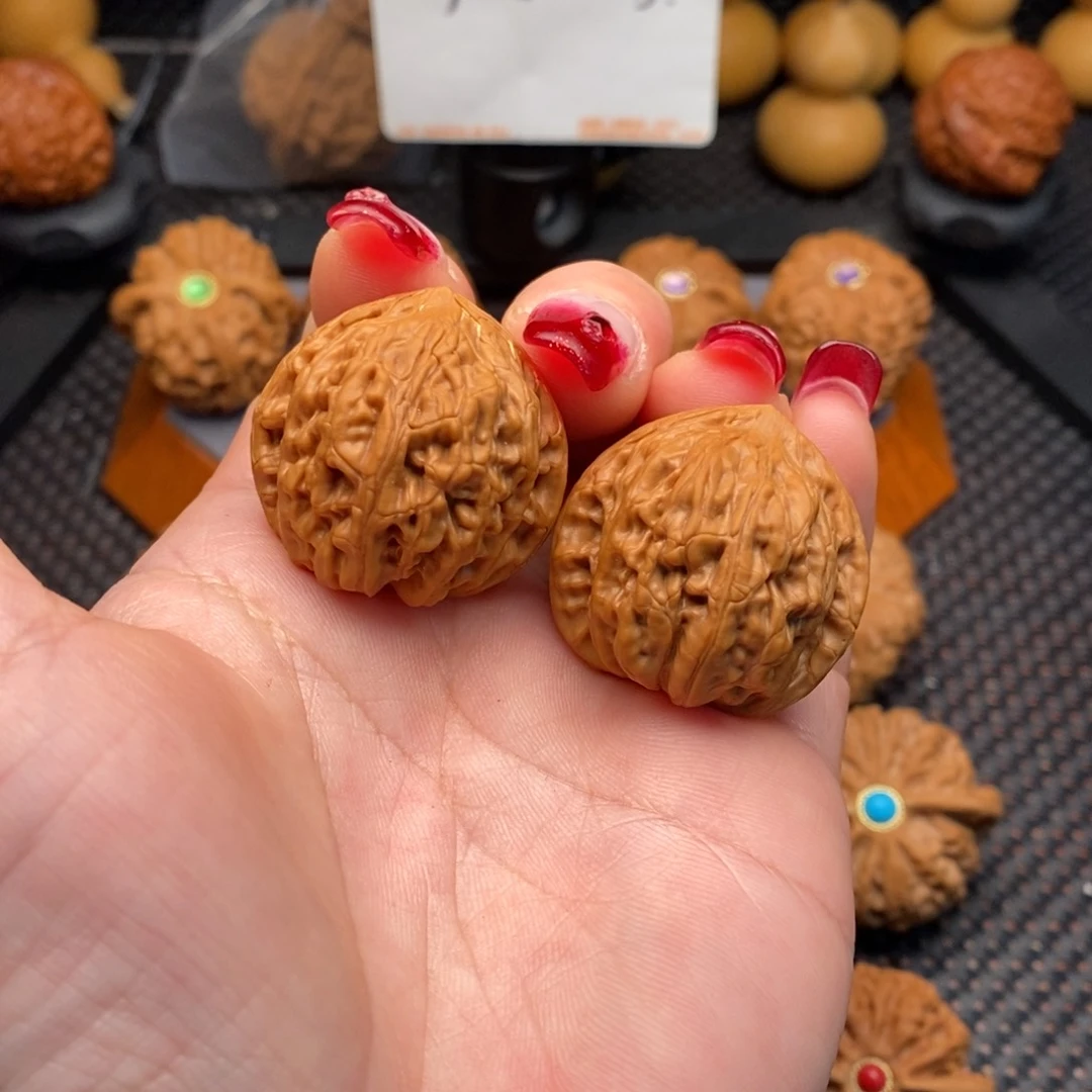 文玩核桃把件吉****司龙珠