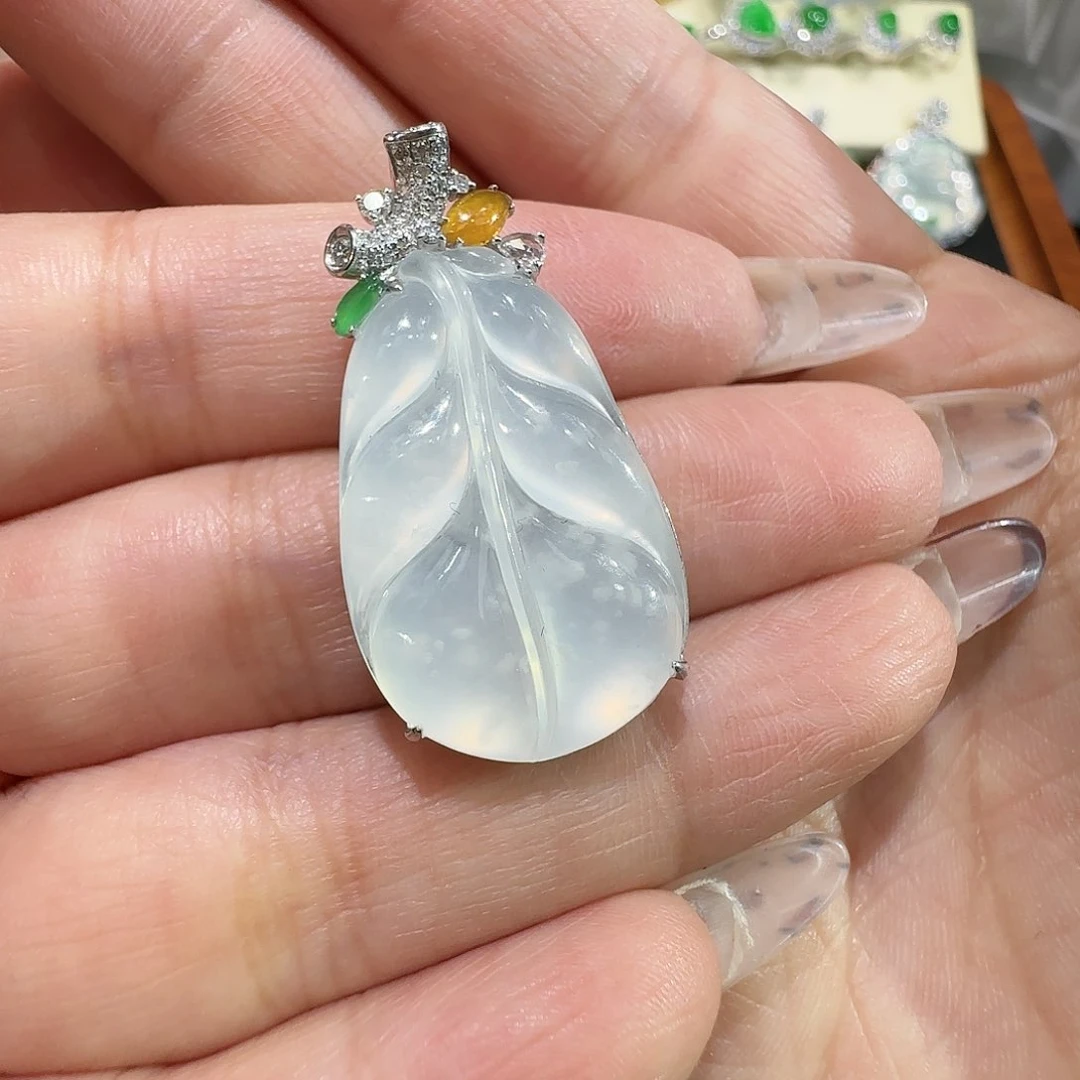 【闪购商品】颈饰18K金镶嵌翡翠