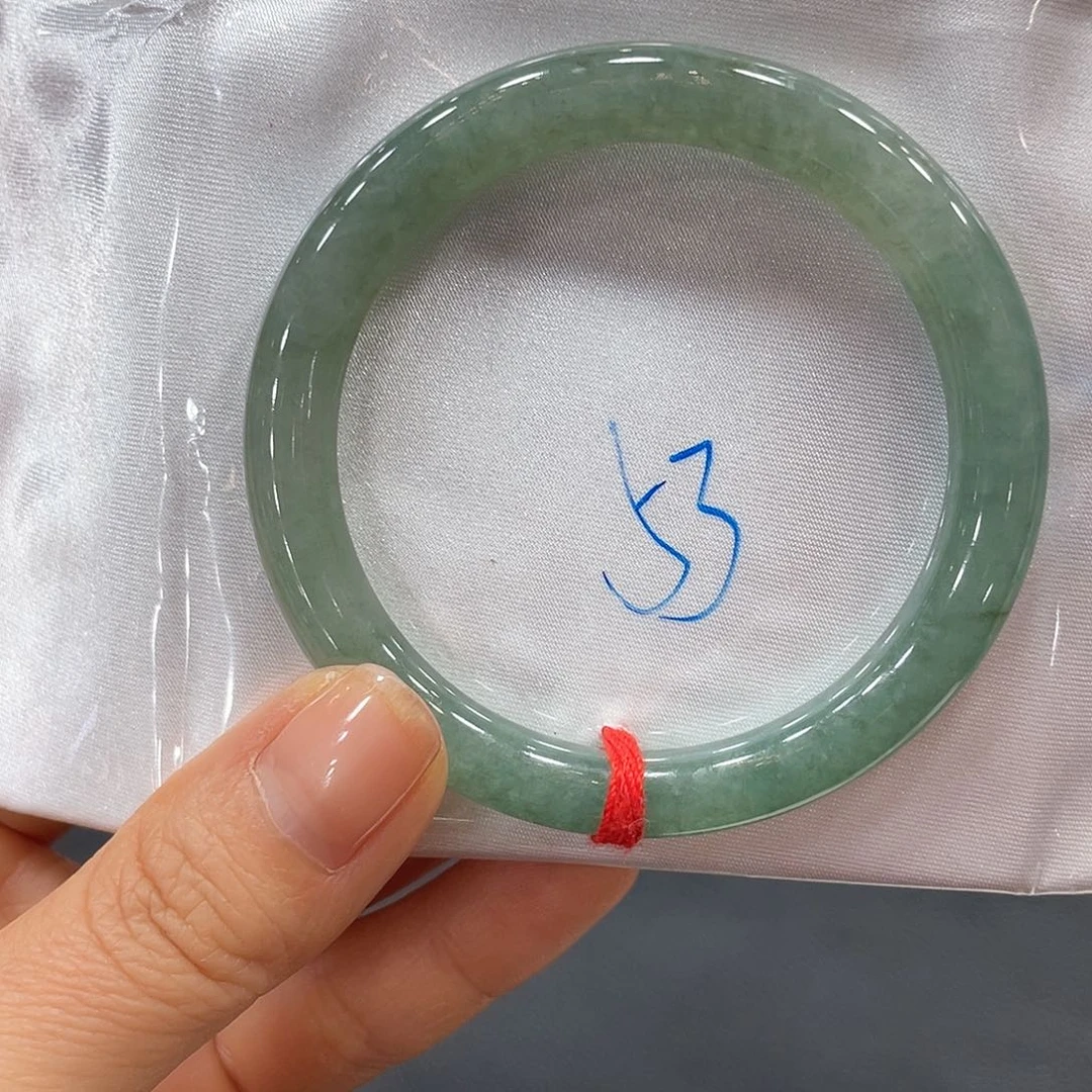 翡翠手镯未镶嵌翡翠手镯