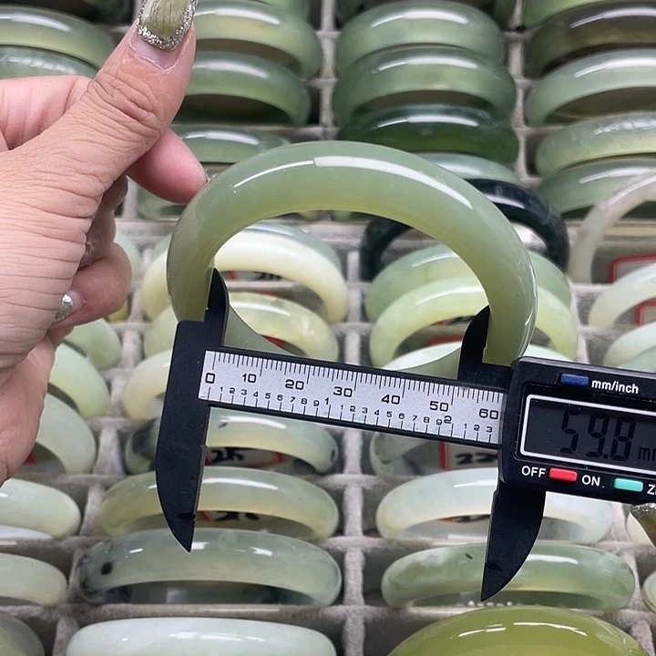 蛇纹石玉未镶嵌手镯234