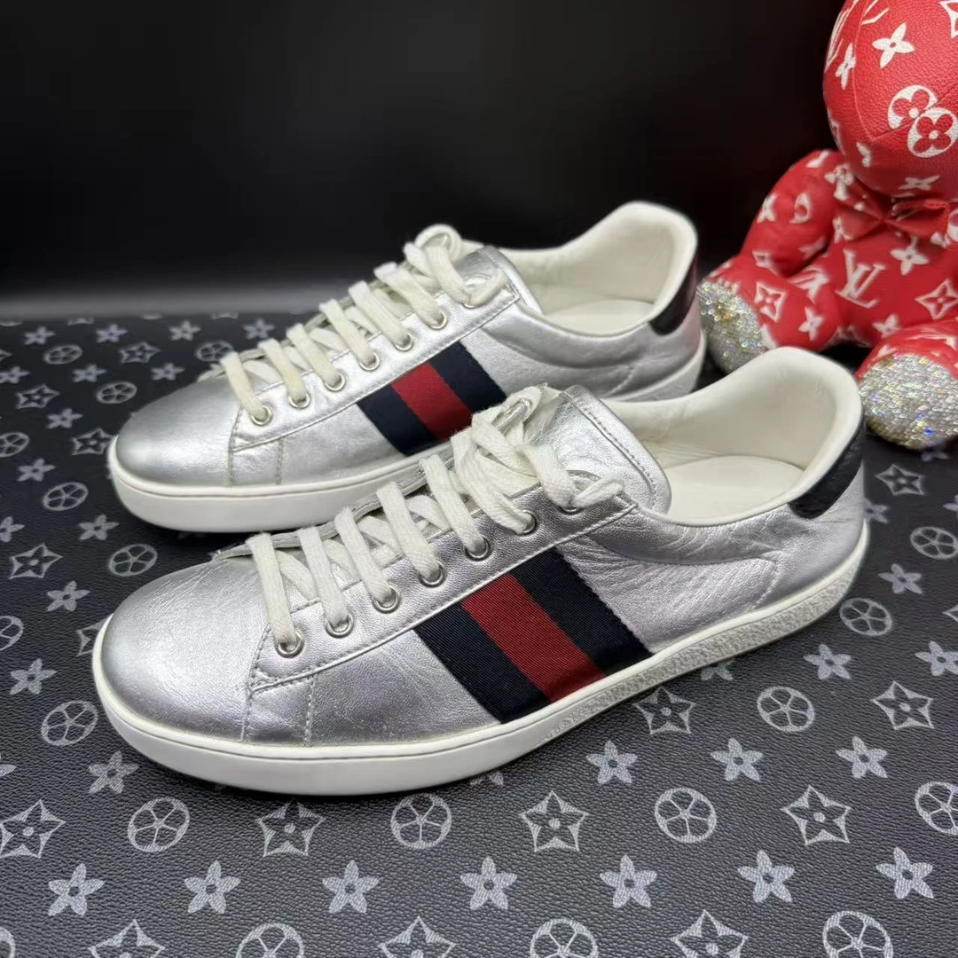 95新 GUCCI/古驰 男士银色漆皮ACE板鞋41欧码 lz463