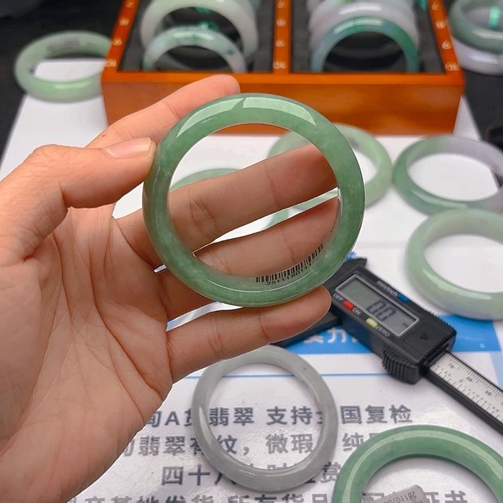 翡翠未镶嵌手镯5152. 143