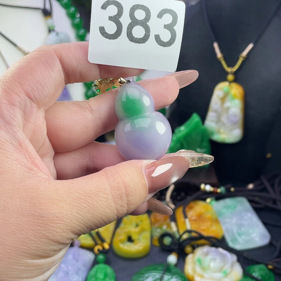 翡翠未镶嵌吊坠(赠链)