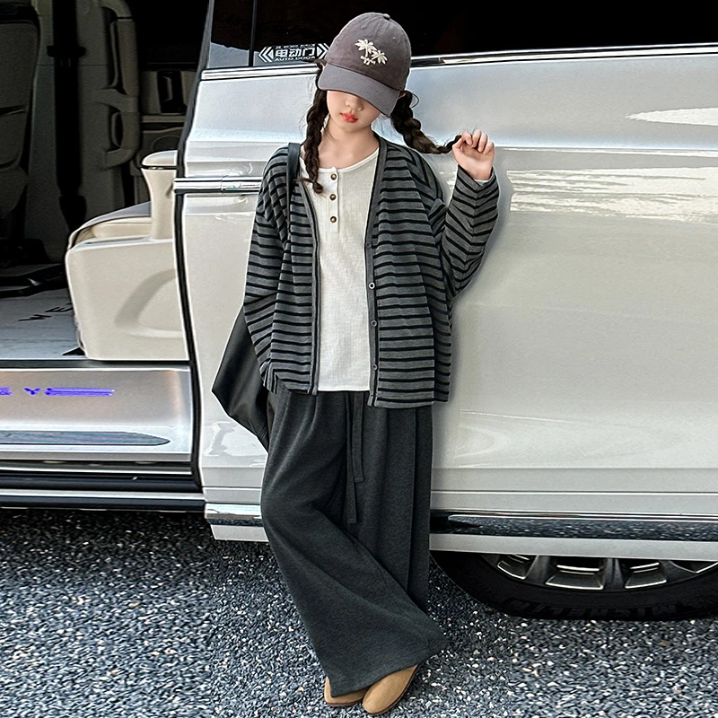早秋新款2025女中大童慵懒风条纹宽松外套纯色糯米裤三件套松弛感