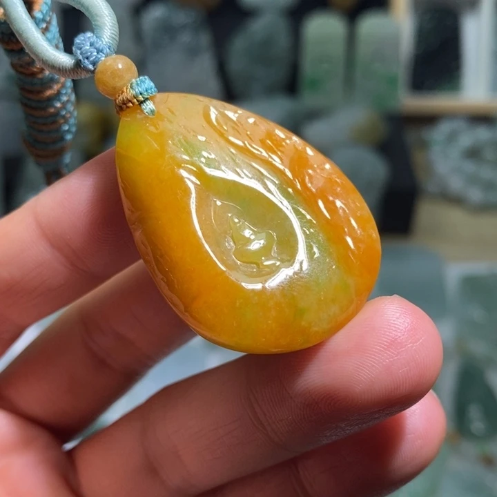 翡翠未镶嵌颈饰悟道