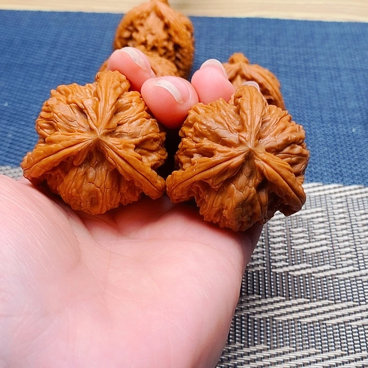 三***军文玩核桃吊坠三棱