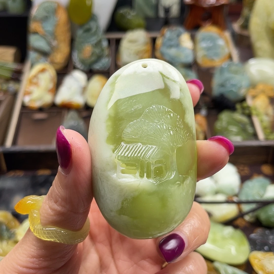 蛇纹石玉颈饰未镶嵌盛**年岫玉青提