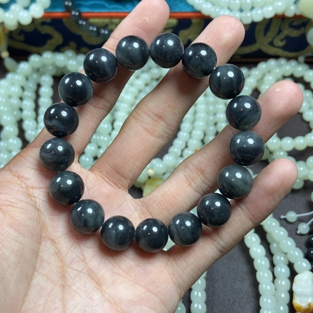 和田玉未镶嵌把件