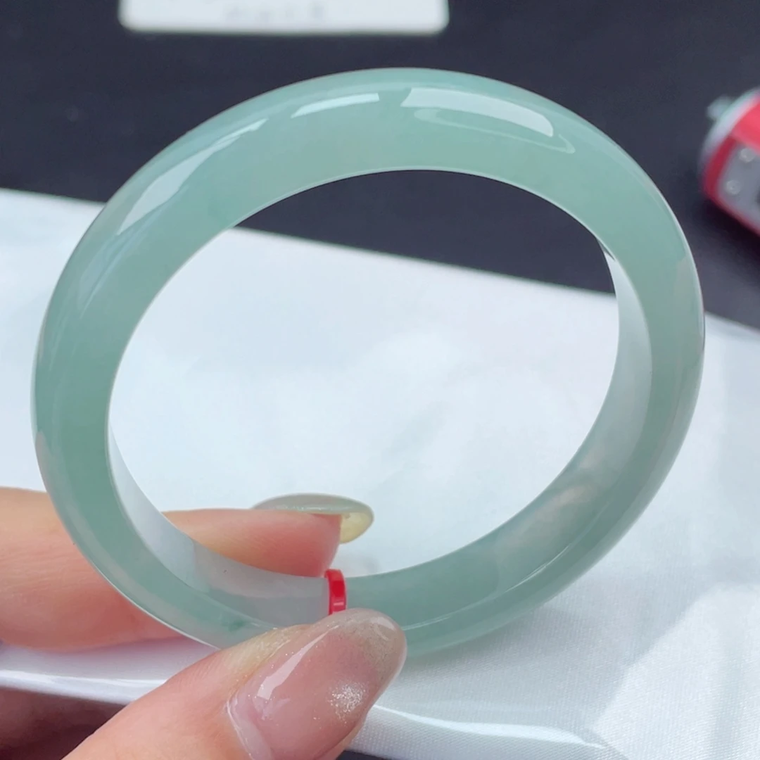 翡翠手镯未镶嵌53圈口