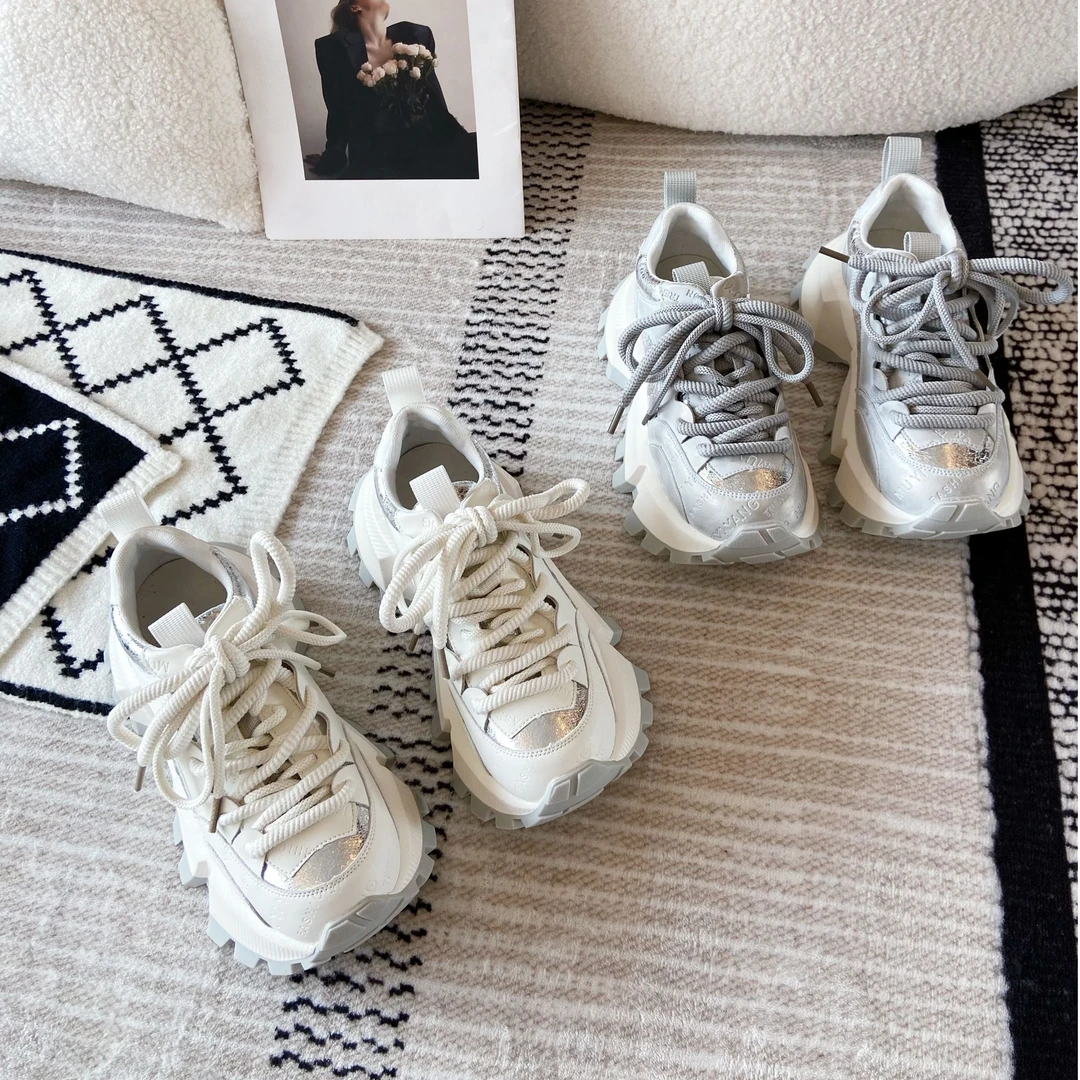 百搭时尚休闲鞋2025春季新款真皮牛皮系带亮面运动鞋女