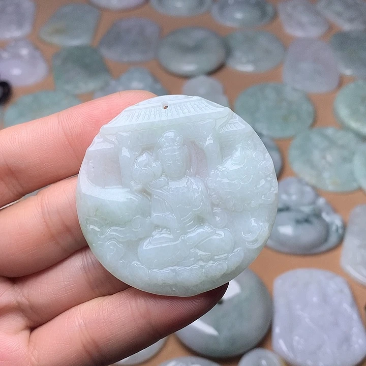 翡翠未镶嵌颈饰文殊