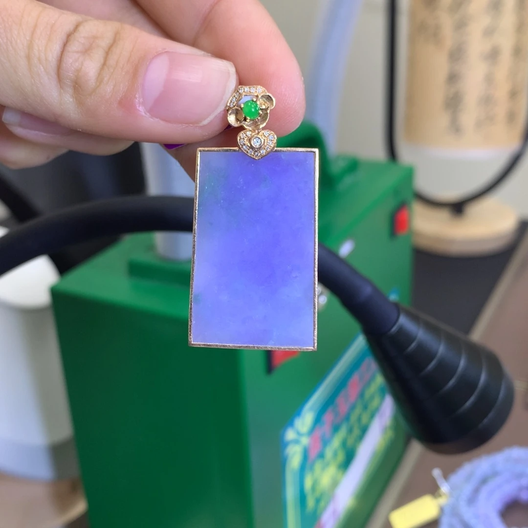 翡翠颈饰18K金镶嵌翡翠