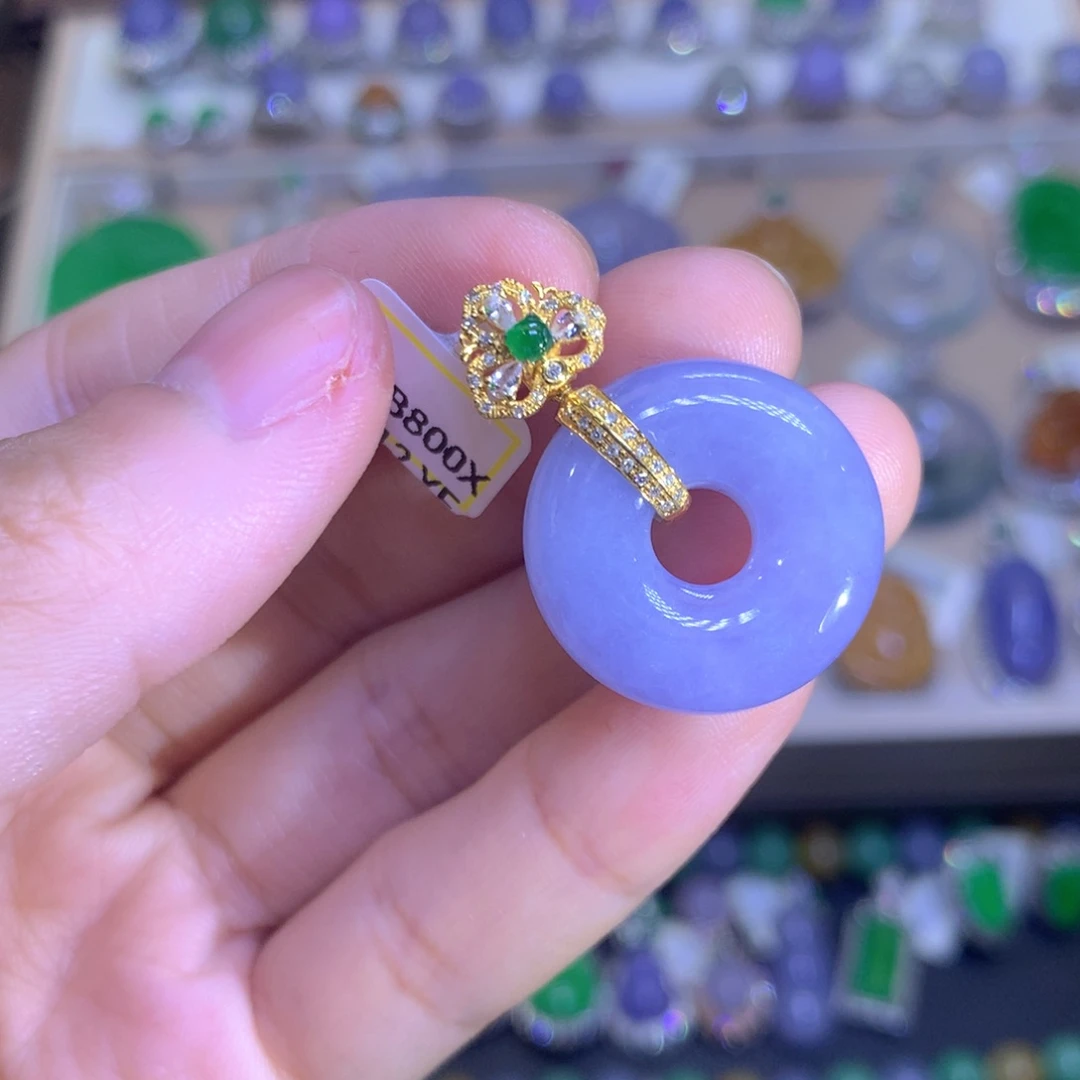 翡翠18K金镶嵌颈饰