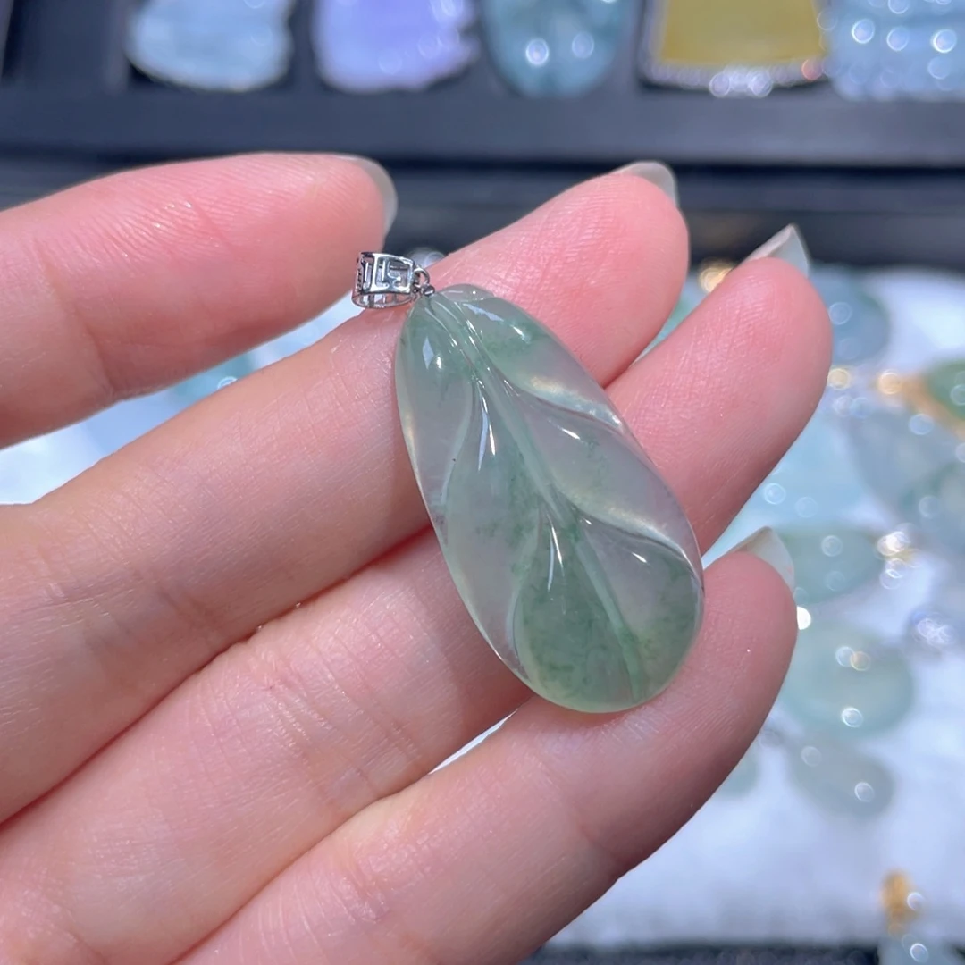 翡翠18K金镶嵌颈饰翡翠