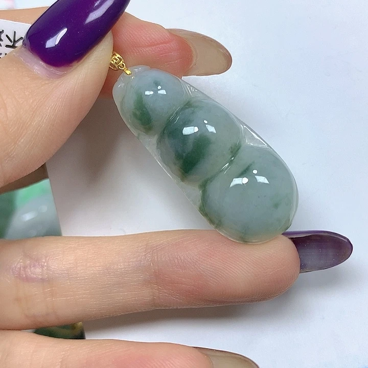 翡翠未镶嵌颈饰挂件