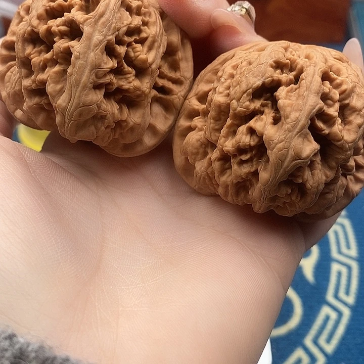 文玩核桃吊坠49尺粗筋一对