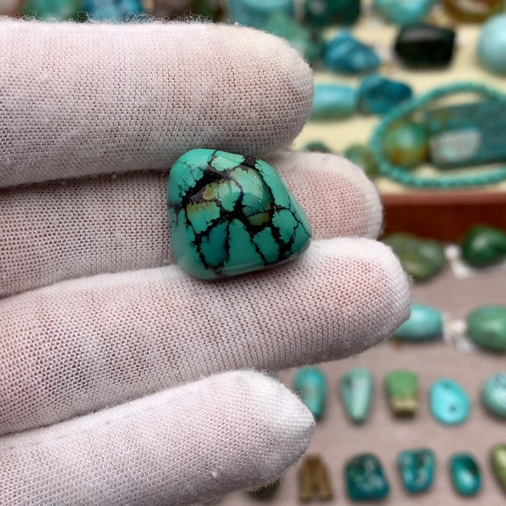 绿松石未镶嵌珠宝奇石