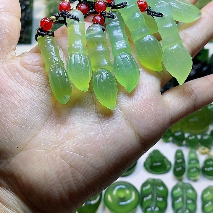 蛇纹石玉颈饰未镶嵌