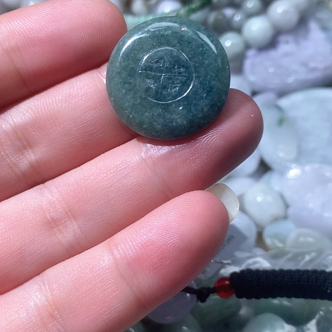 翡翠未镶嵌颈饰平安扣
