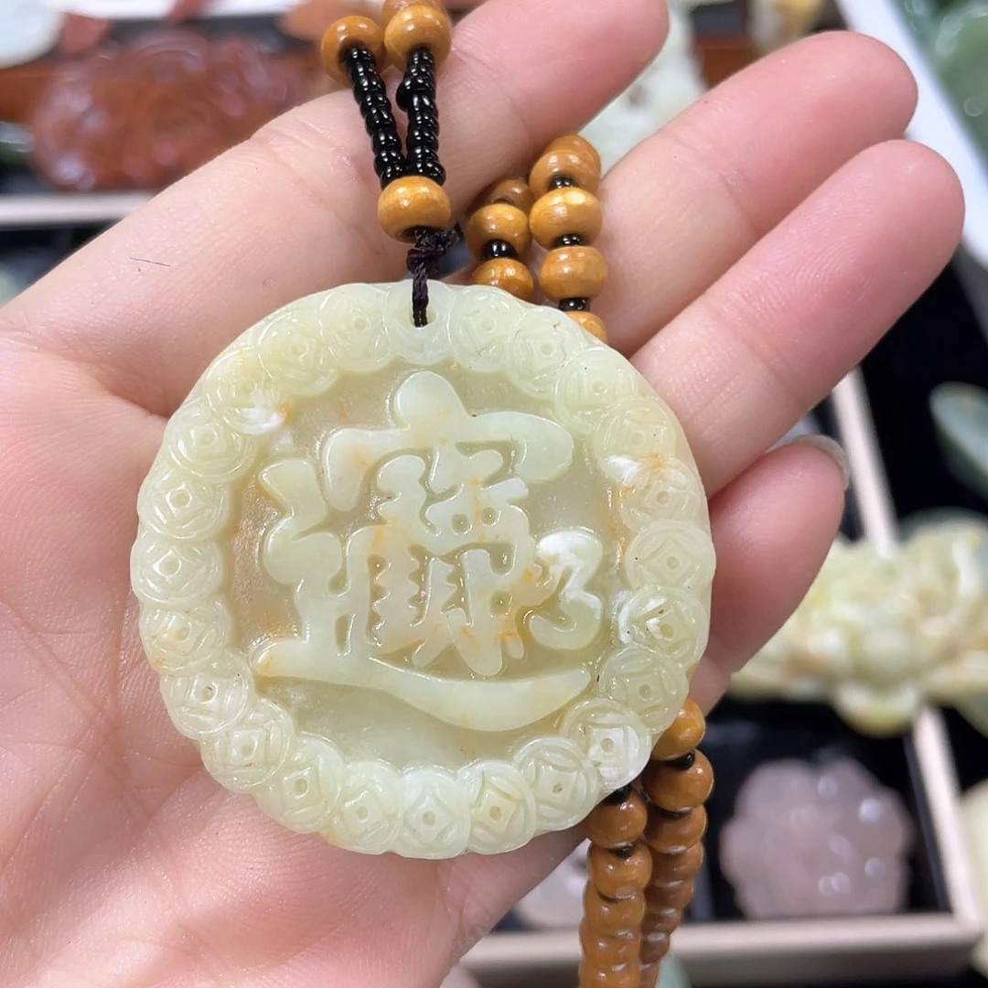 蛇纹石玉颈饰未镶嵌
