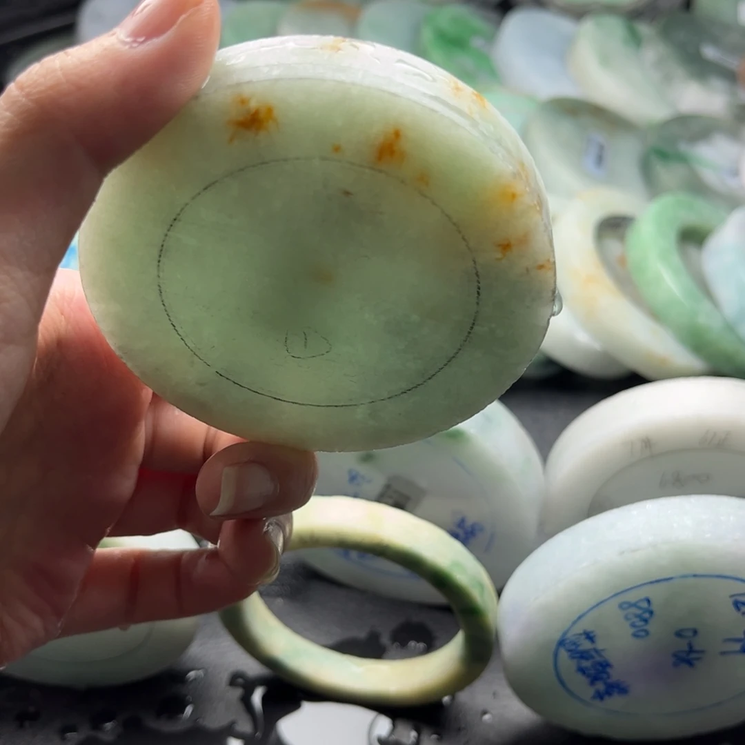 定制翡翠未镶嵌翡翠手镯