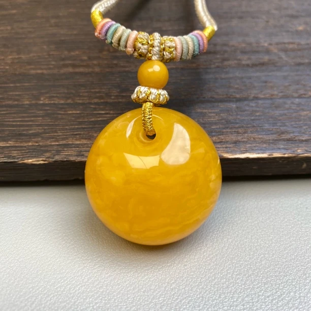 15.79克34.4×22.6焦皮料虎皮妖花蜜蜡公主扣平安扣吊坠时尚毛衣链