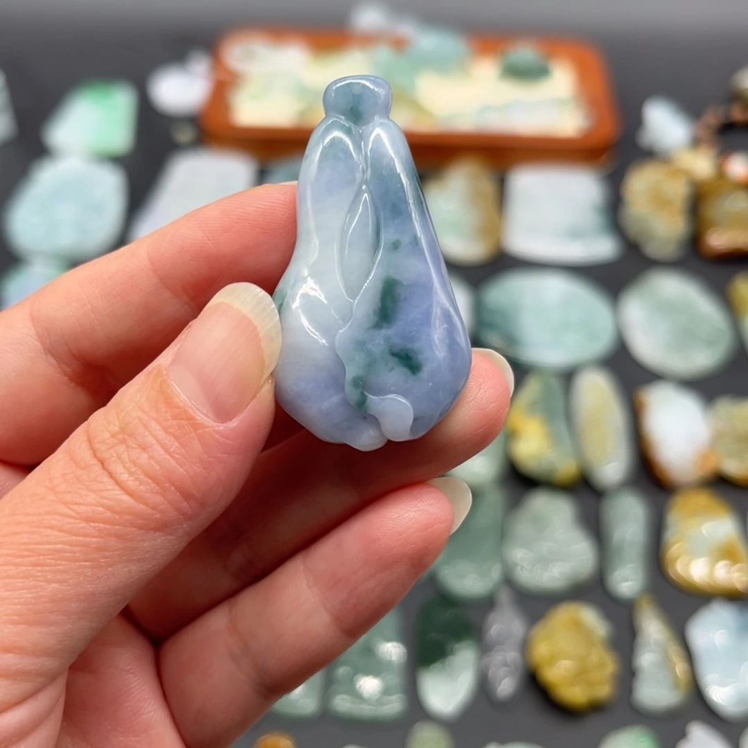 翡翠未镶嵌颈饰白菜