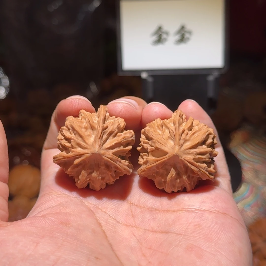 核桃把件061岐山三棱，尺寸35