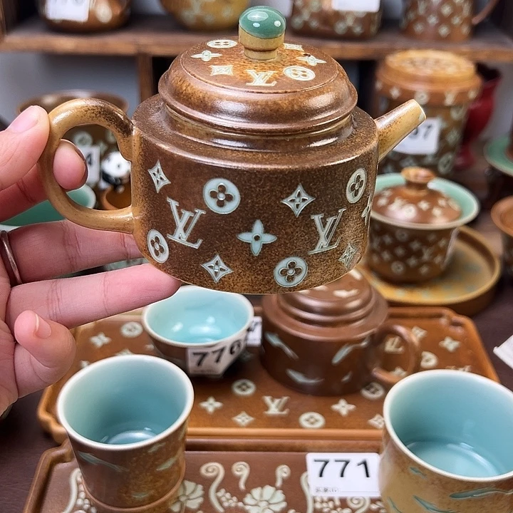王***贤龙泉青瓷778德钟壶
