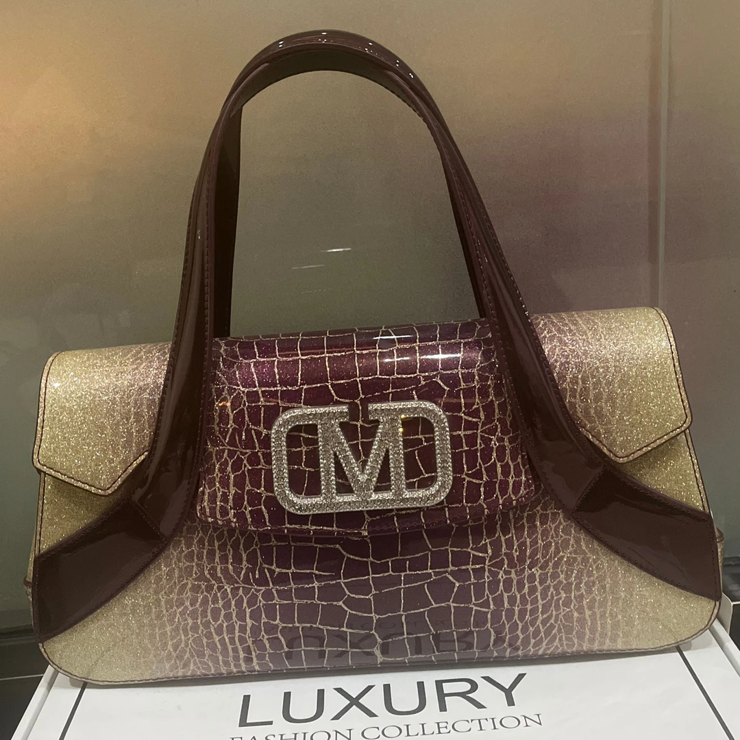分层款鳄鱼纹高奢休闲包盖式肩包单肩包单根轻奢风
