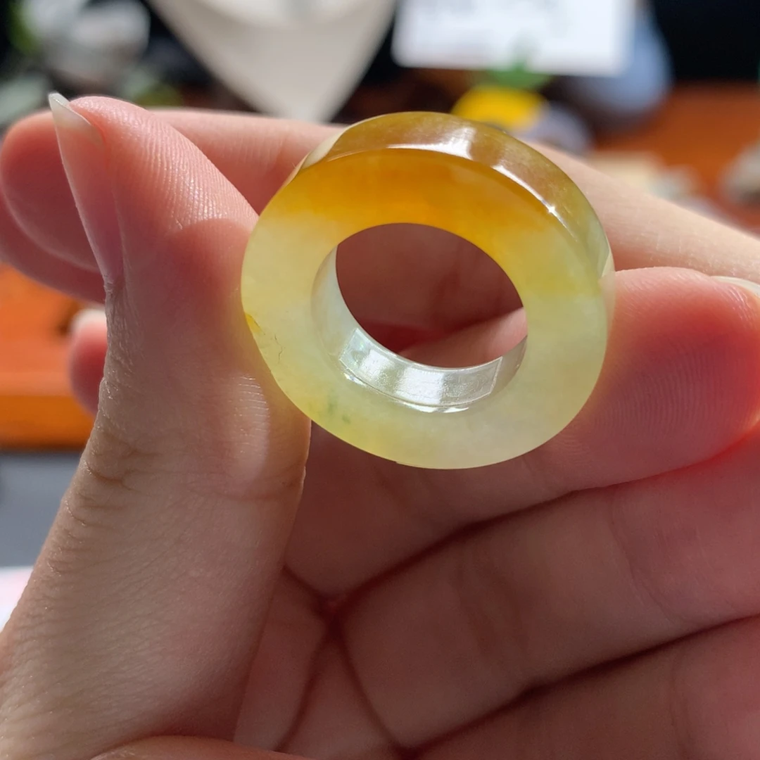 奥***）未镶嵌定制翡翠95 折 宠爱一下 ～